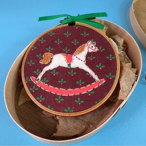 Hallmark Country Christmas Collection Dated 1985
Wooden Box is broken on side